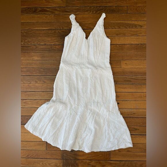 Lauren- Ralph Lauren Women’s White Dress size 8. V-Neck and Crocheted details. - Picture 1 of 10